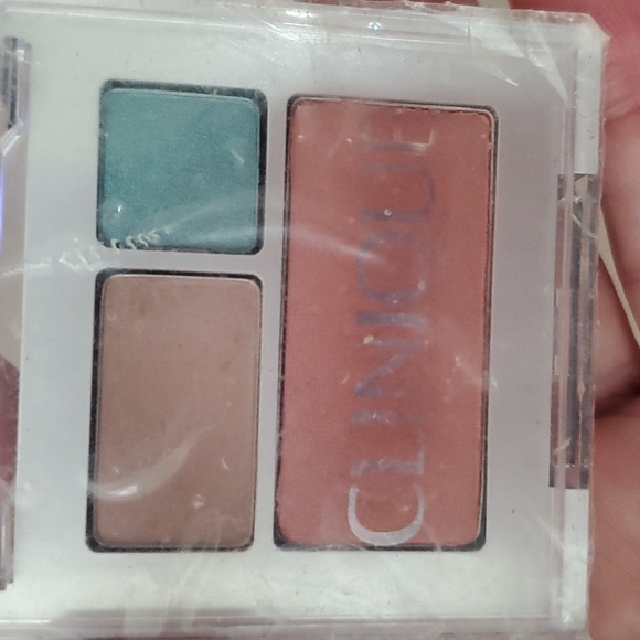 Clinique galaxy nude rose duo eyeshadow and sunset glow blush set - Picture 2 of 3